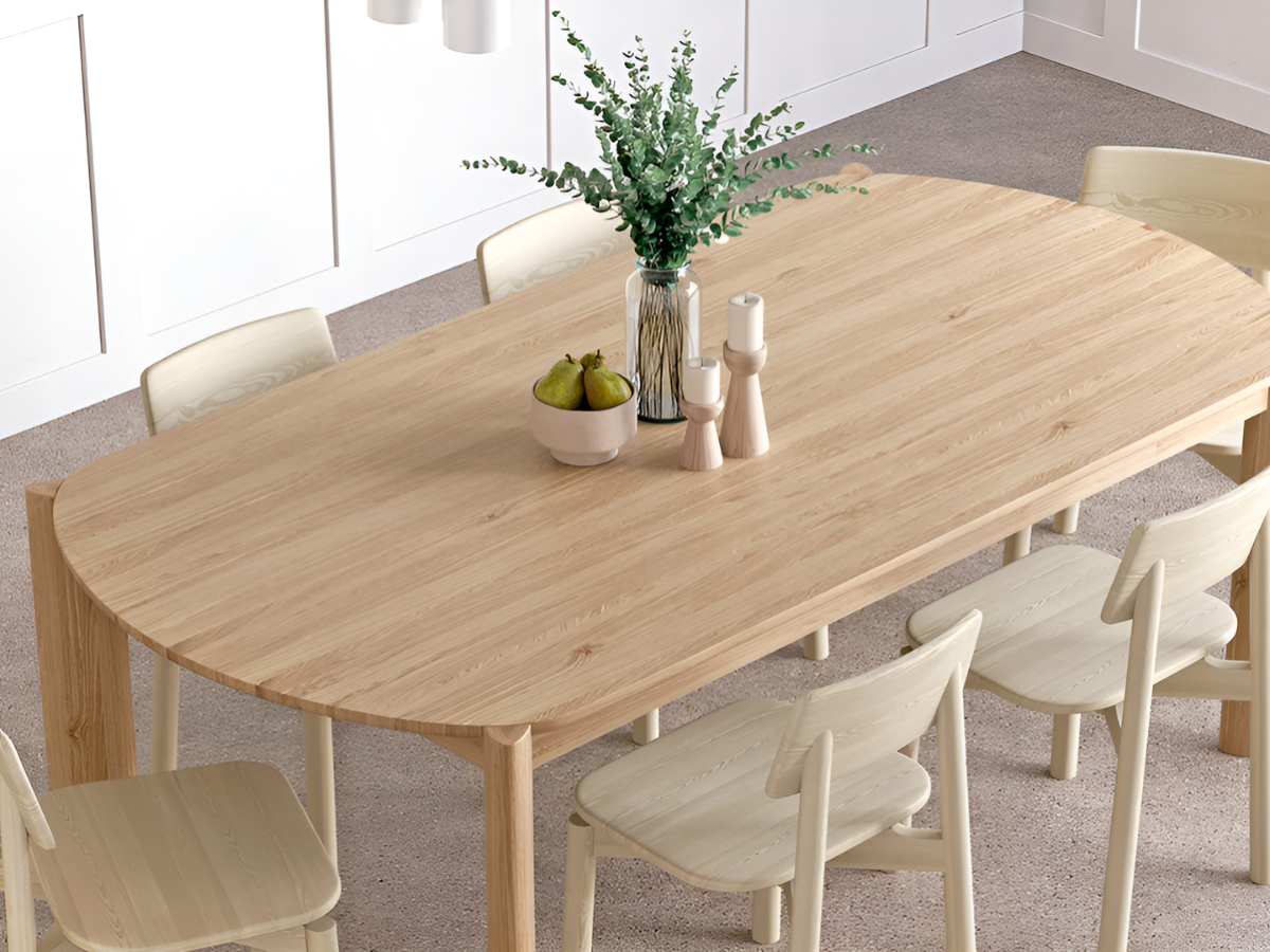 Số lượng ghế trong bàn ăn nên là số chẵn (Nguồn ảnh: Gus Modern)