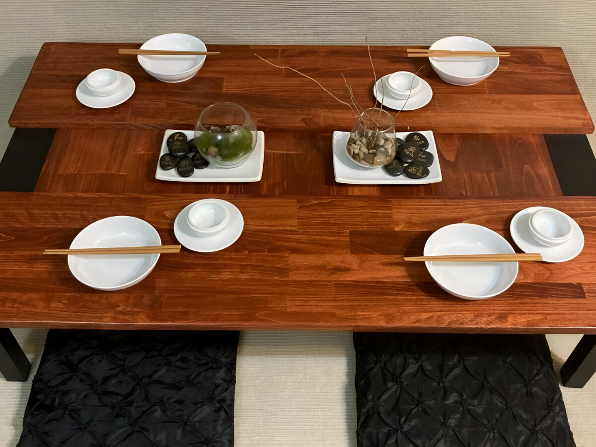 Bàn ăn ngồi bệt Hàn Quốc với tính năng mở rộng (Nguồn ảnh: Etsy)