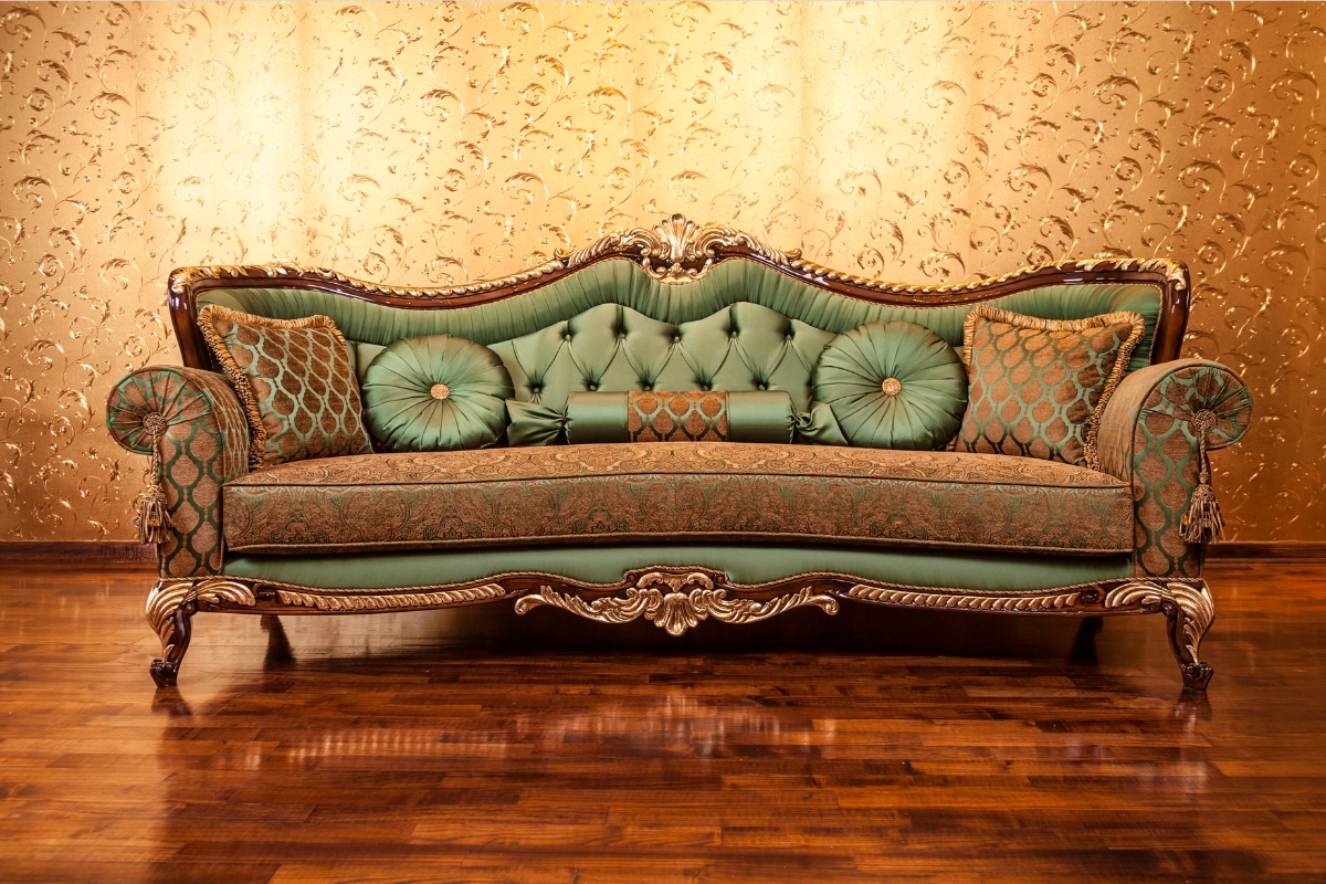 Sofa cổ điển được làm bằng chất liệu vải gấm cao cấp (Nguồn: sưu tầm)