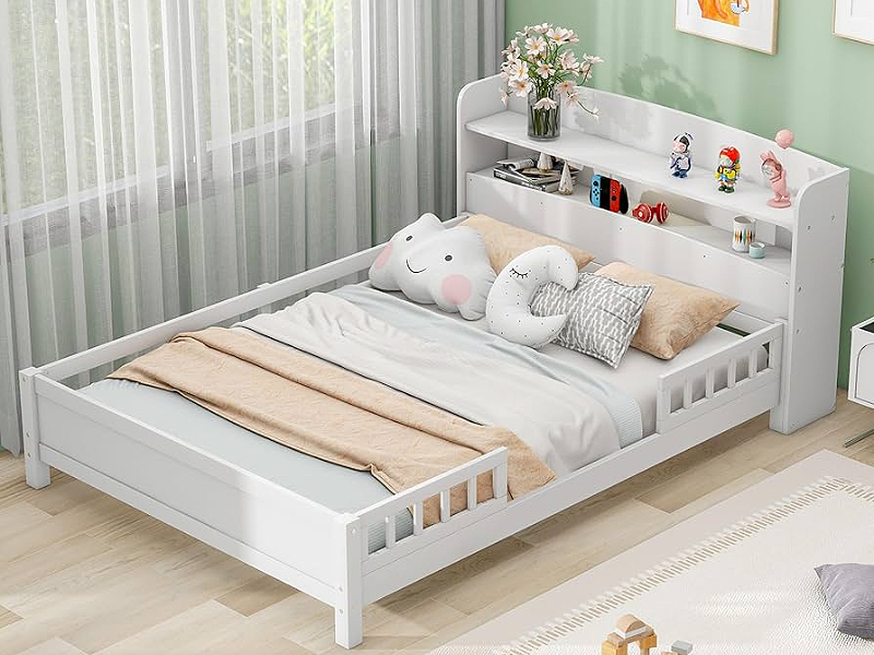 Giường gỗ thông tự nhiên sơn trắng cho trẻ em có tủ đầu giường tiện lợi (Nguồn: Sưu tầm)