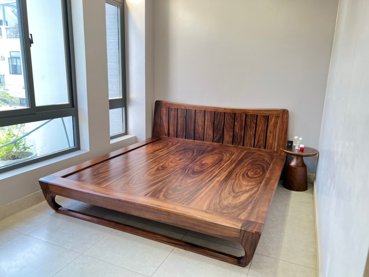 Giường gỗ me tây tự nhiên kiểu Nhật 1m6 X 2m (Nguồn: Sưu tầm)