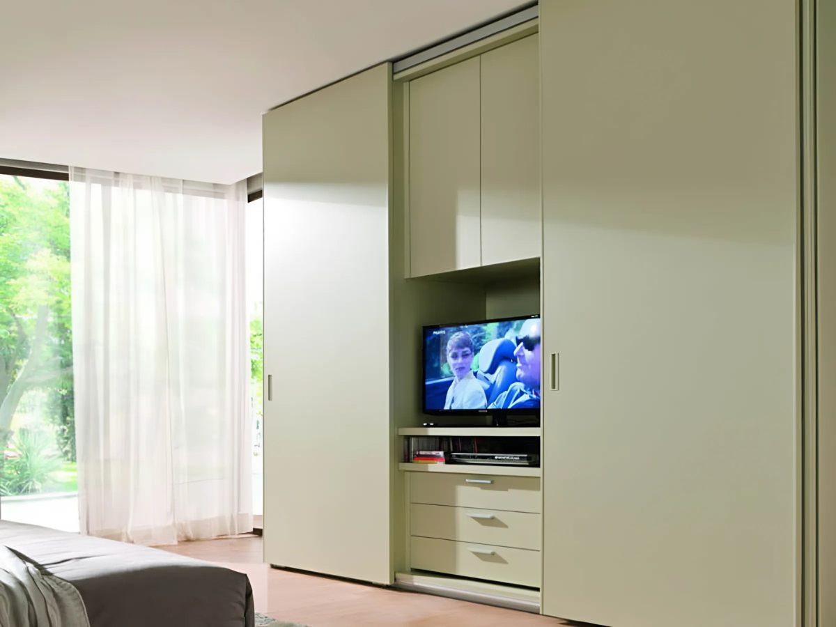 Tủ được thiết kế với lớp nền nhám mang lại cảm giác trẻ trung nhưng không kém phần sang trọng (Nguồn: Sưu tầm)