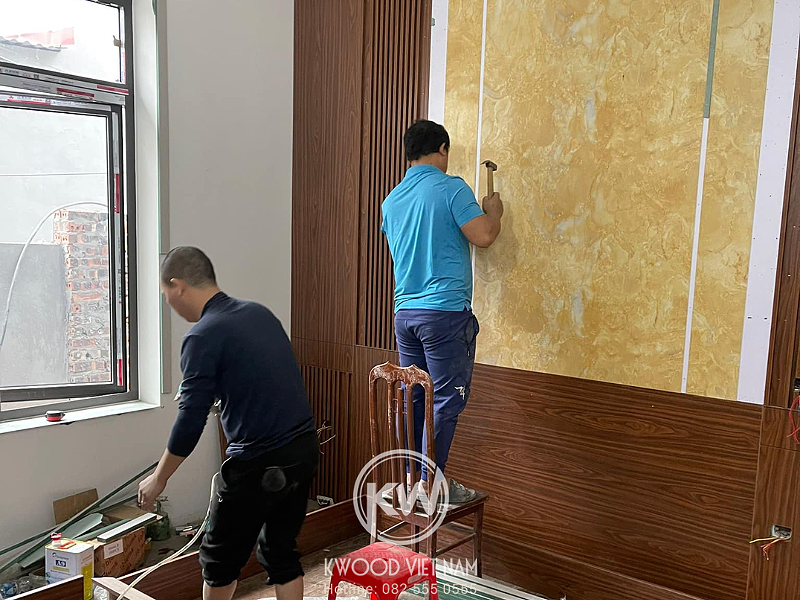Đội ngũ lành nghề của Kwood Việt Nam trực tiếp lắp đặt sản phẩm