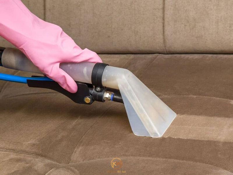 Sofa nhung vệ sinh khó hơn các loại chất liệu khác (Nguồn: Sưu tầm)