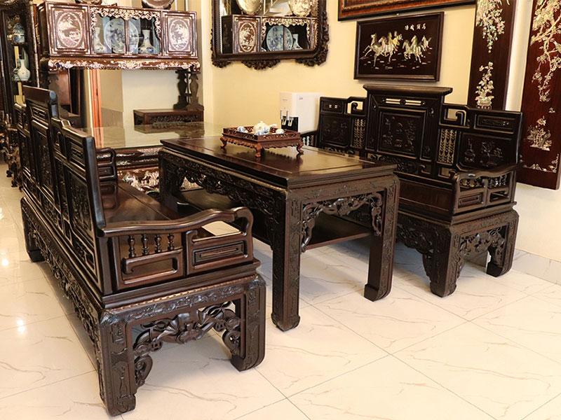 Tràng kỷ hay trường kỷ là tên gọi của một loại ghế dài truyền thống có mặt tại Việt Nam từ xa xưa