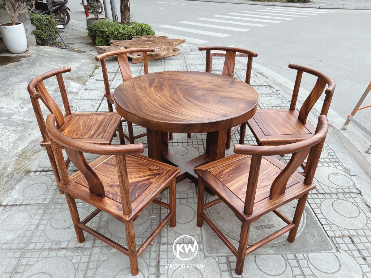 Bàn tròn gỗ me tây nguyên khối 4 ghế me tây - BMT168