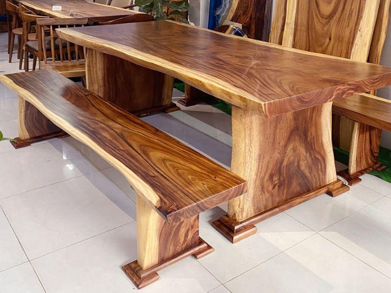Kiểm tra chất liệu gỗ trước khi mua bàn ghế K3 (Nguồn: Sưu tầm)