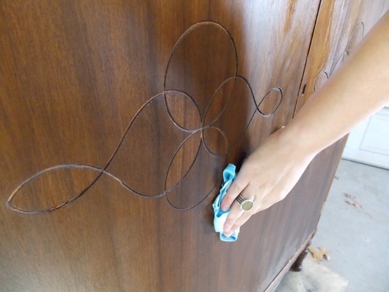 Các bước xử lý tủ gỗ bị mốc đơn giản tại nhà (Nguồn: Sưu tầm)