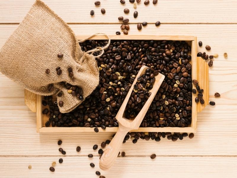Khử mùi và hút ẩm tủ gỗ bằng hạt cafe (Nguồn: Sưu tầm)