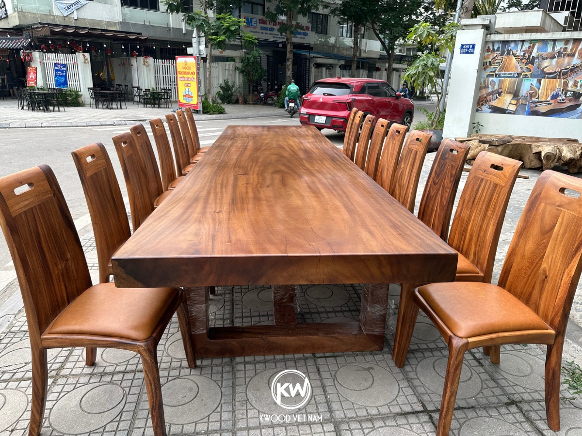 Bộ bàn ăn bằng gỗ me tây cao cấp của Kwood Việt Nam