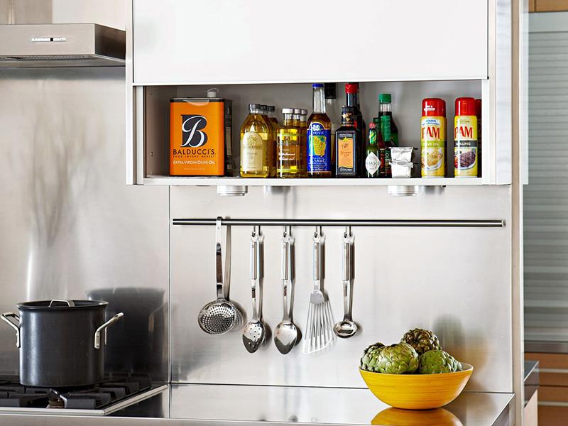 Kệ tủ đựng đồ của tủ bếp làm bằng Inox (Nguồn: Sưu tầm)