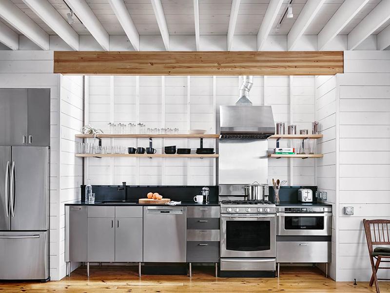 Tủ bếp Inox có cánh làm cùng chất liệu (Nguồn: Sưu tầm)