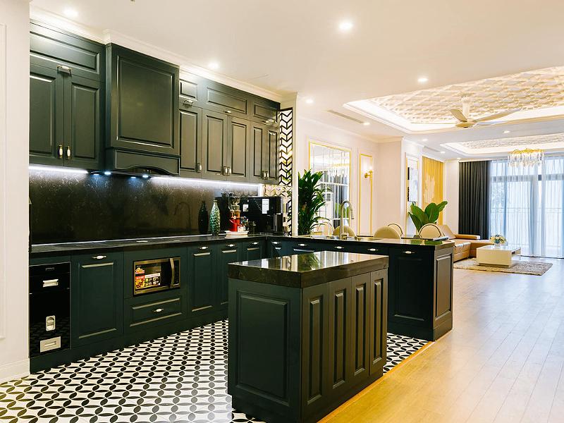 Mẫu tủ bếp chữ L tân cổ điển với màu xanh lục tạo điểm nhấn độc đáo (Nguồn: Sưu tầm)