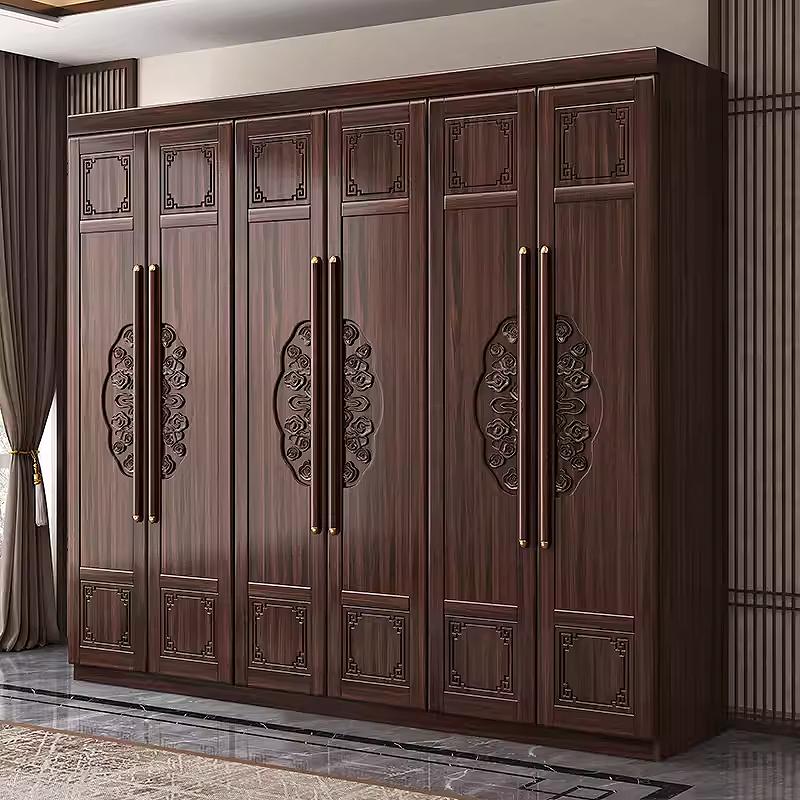 Tủ quần áo tân cổ điển gỗ tự nhiên với phần tay cầm được thiết kế hoa văn tinh tế và sắc sảo (Nguồn: Sưu tầm)