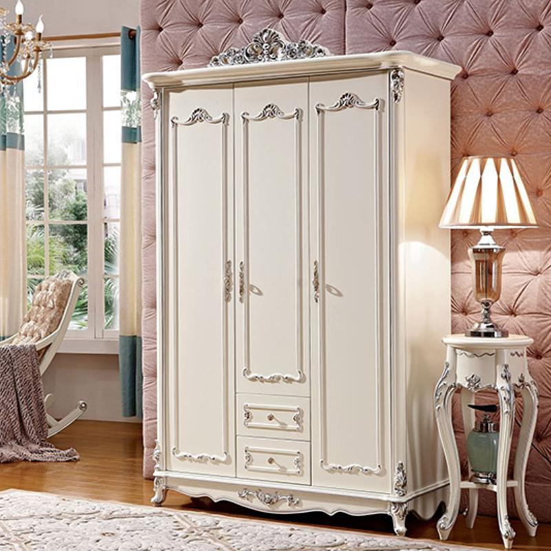 Tủ quần áo 3 cánh màu trắng với đường nét đặc trưng của phong cách tân cổ điển (Nguồn: Sưu tầm)