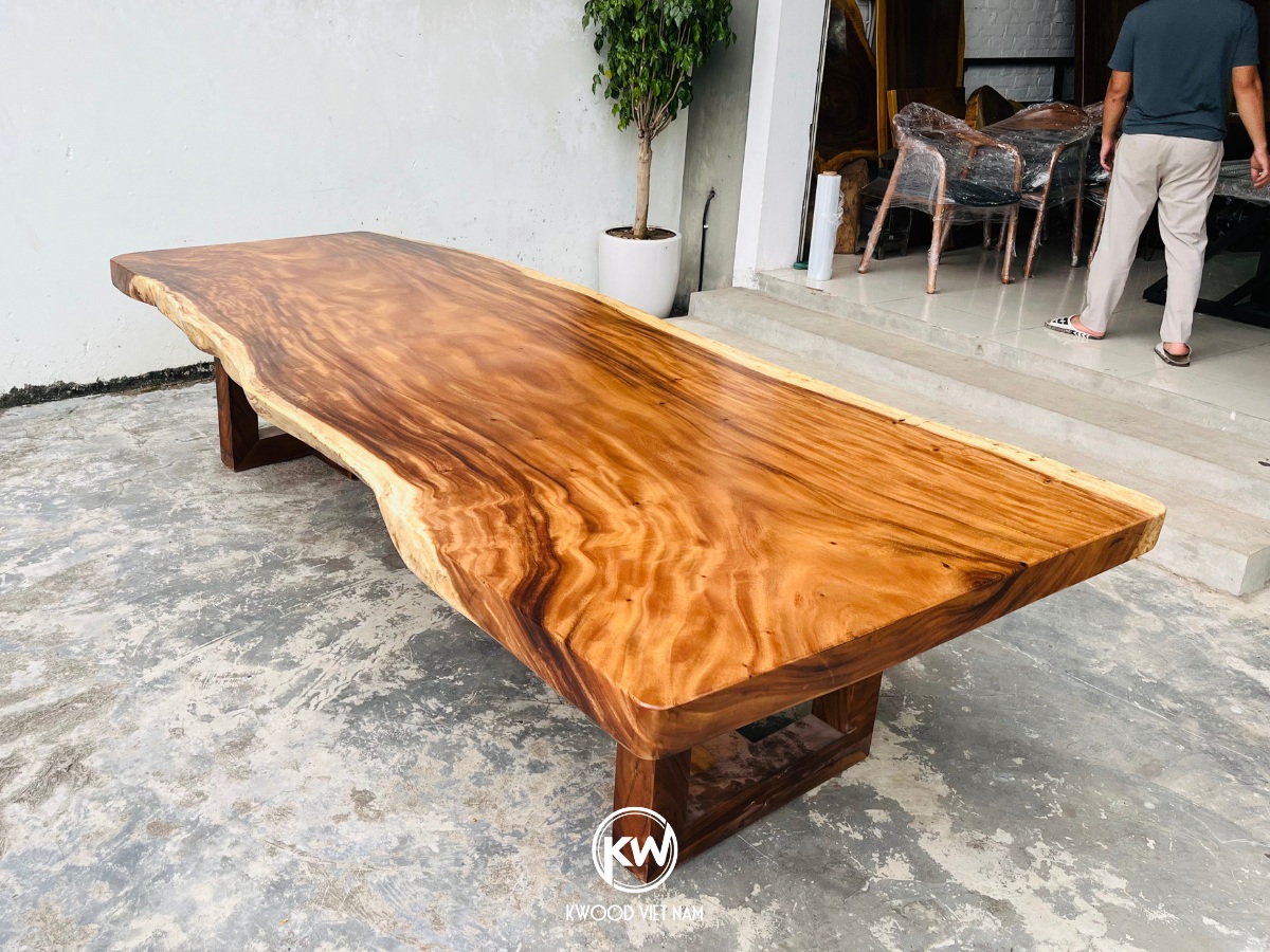 Bàn gỗ me tây nguyên khối dài 3m2 - BMT193