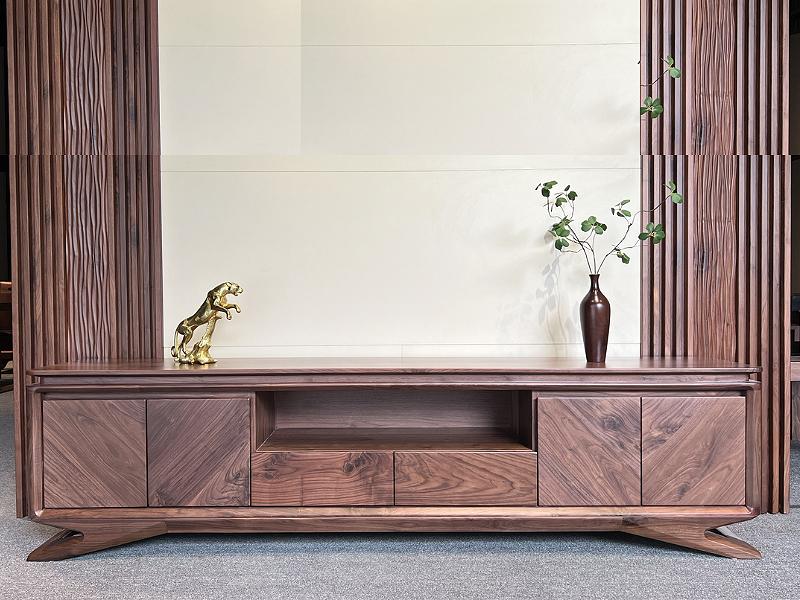 Kệ tivi được làm từ gỗ óc chó cao cấp với vân gỗ và màu sắc sang trọng, nổi bật (Nguồn: Sưu tầm)