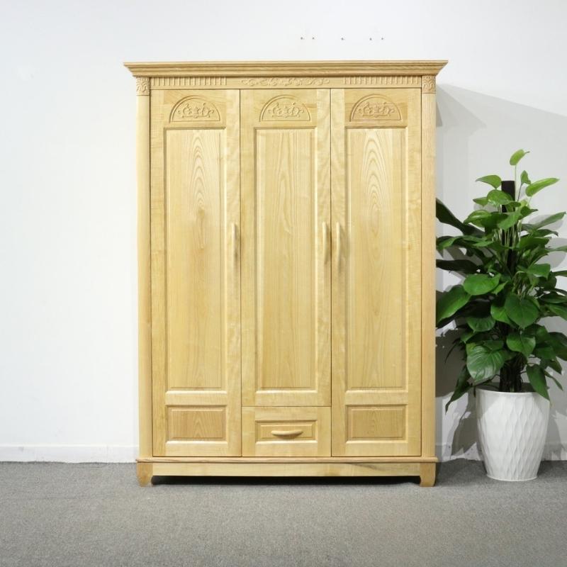 Tủ quần áo gỗ sồi Nga sở hữu sắc vàng nhạt đặc trưng, mang lại cảm giác ấm áp và gần gũi (Nguồn: Sưu tầm)