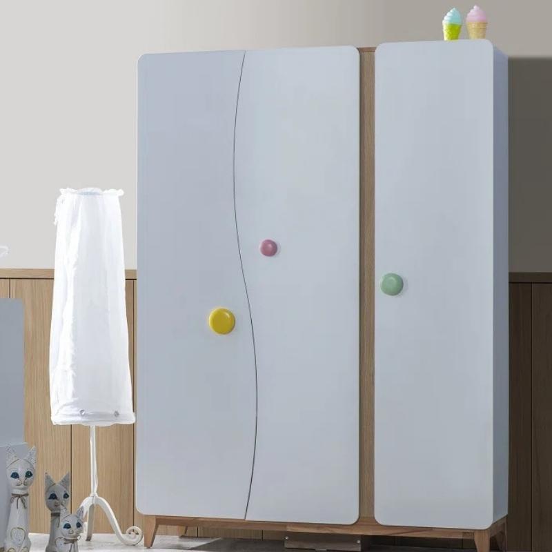 Tủ quần áo trẻ em 3 cánh mở làm từ gỗ công nghiệp (Nguồn: Sưu tầm)