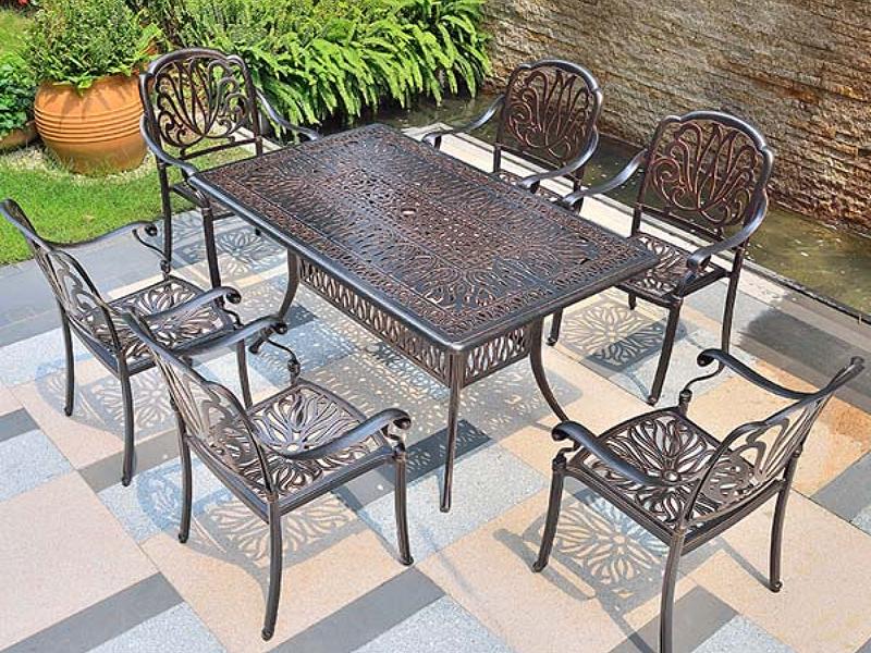 Mẫu bàn cafe biệt thự được làm hoàn toàn bằng sắt không gỉ an toàn cho người sử dụng (Nguồn: Sưu tầm)