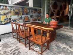 Bộ bàn trà nguyên tấm cạnh tự nhiên đi kèm 2 chân bàn gỗ me tây nguyên khối